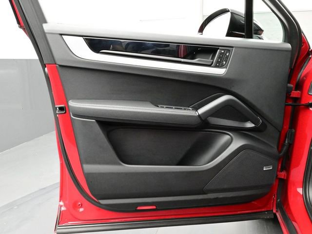 Used 2025 Porsche Cayenne Coupe image 7