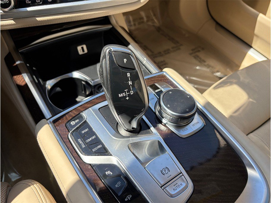 Used 2016 BMW 750i RWD image 38