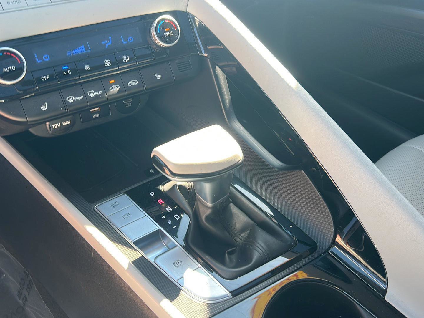 Used 2025 Hyundai Elantra Limited image 27