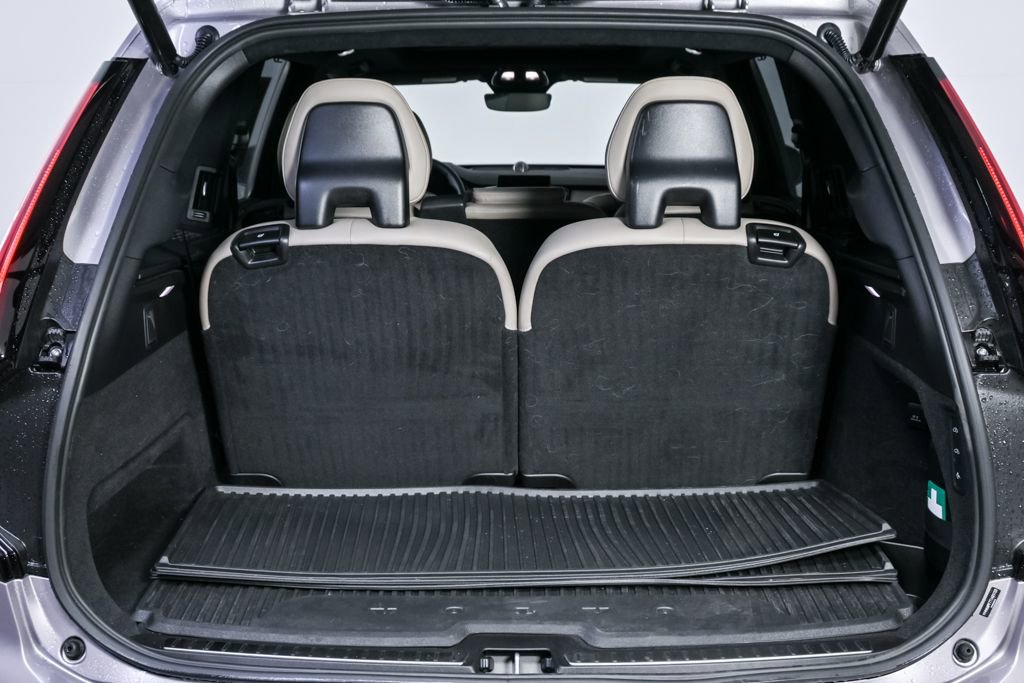 Certified 2026 Volvo XC90 T8 Ultra image 33