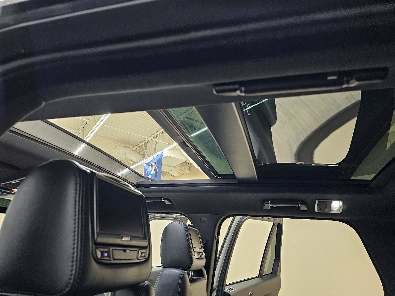 Used 2017 Land Rover Range Rover HSE AWD/4WD image 40