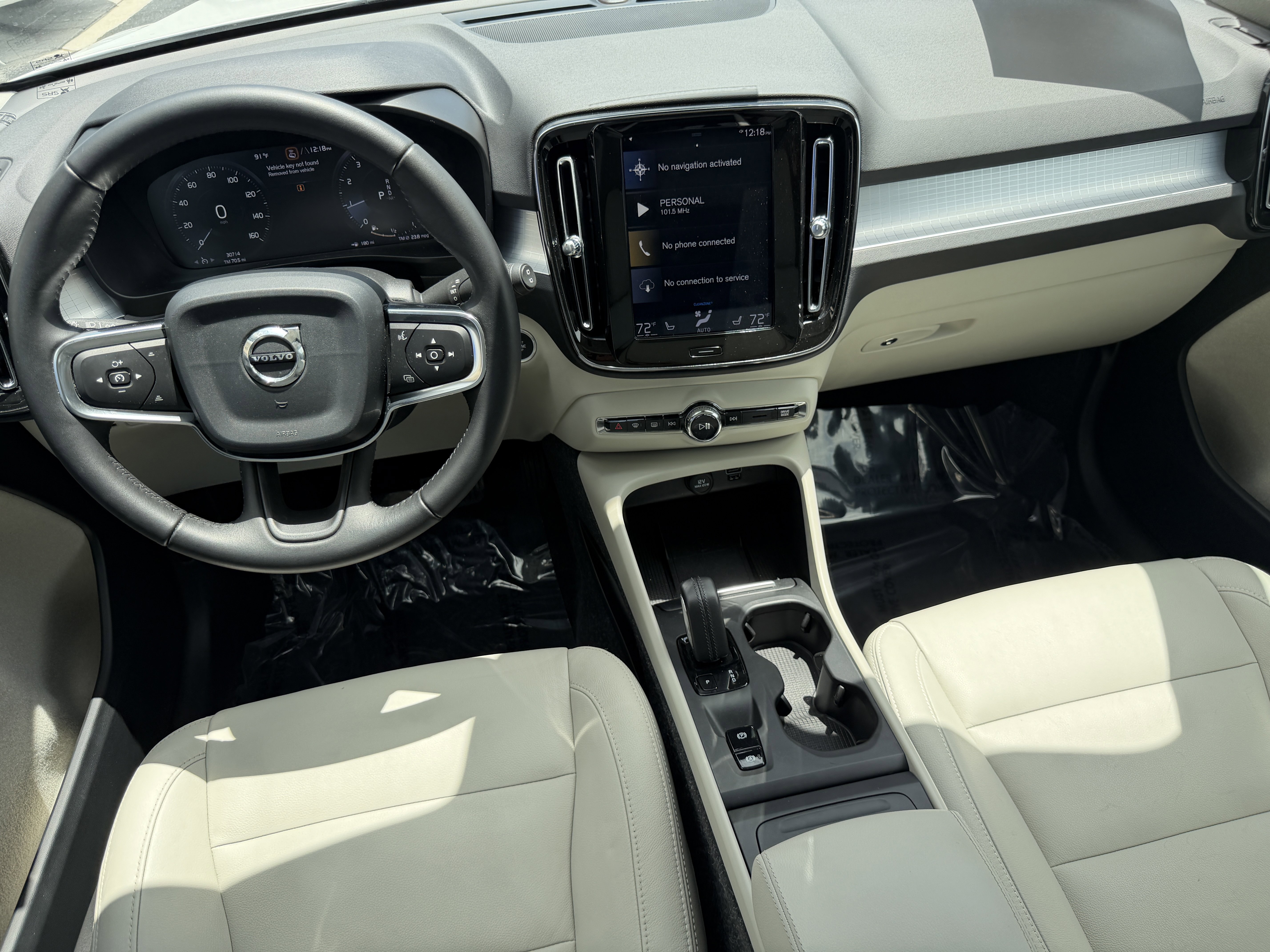 Used 2020 Volvo XC40 T4 Momentum FWD image 13
