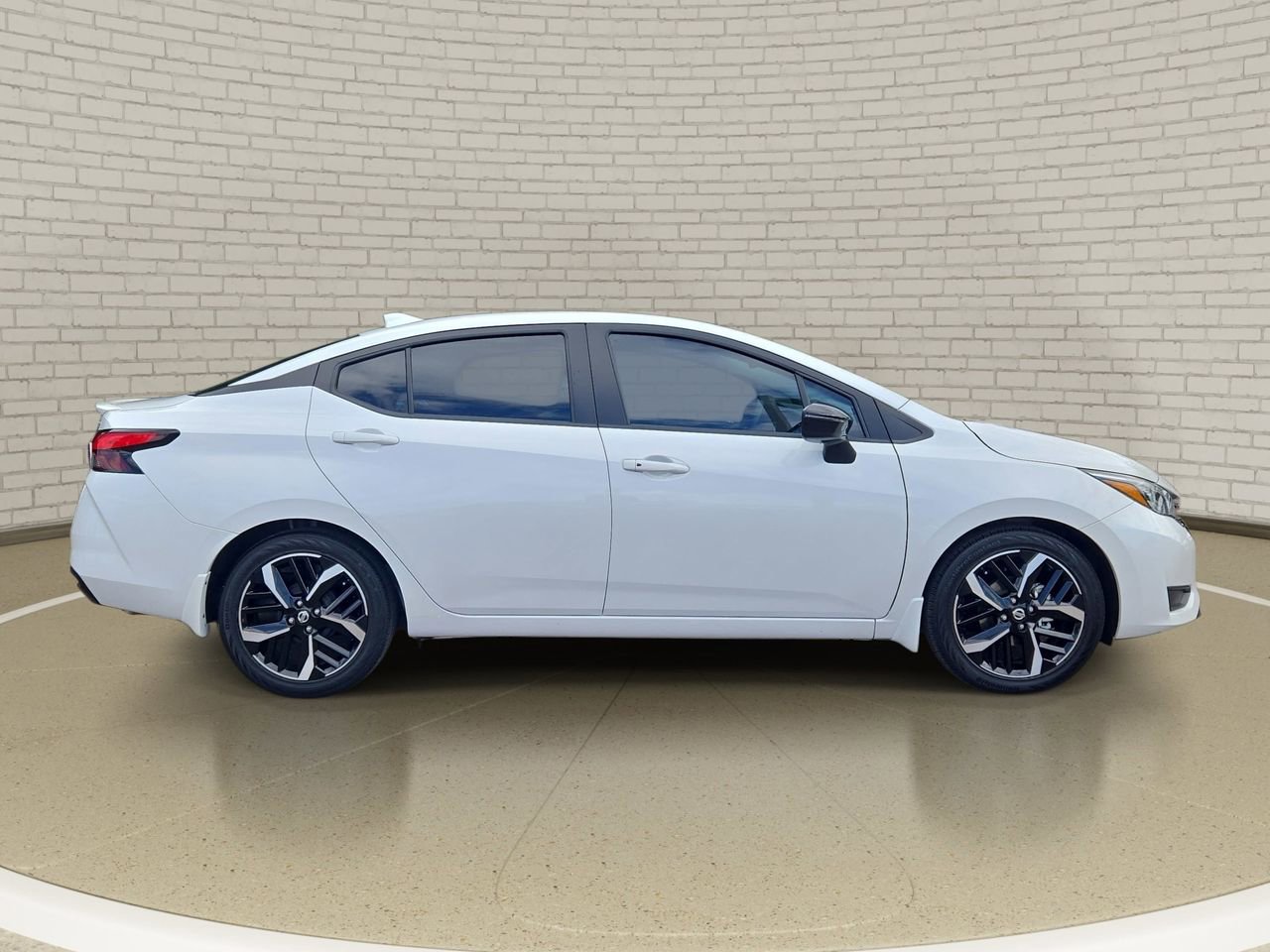 Certified 2025 Nissan Versa SR w/ Trunk Package FWD image 4