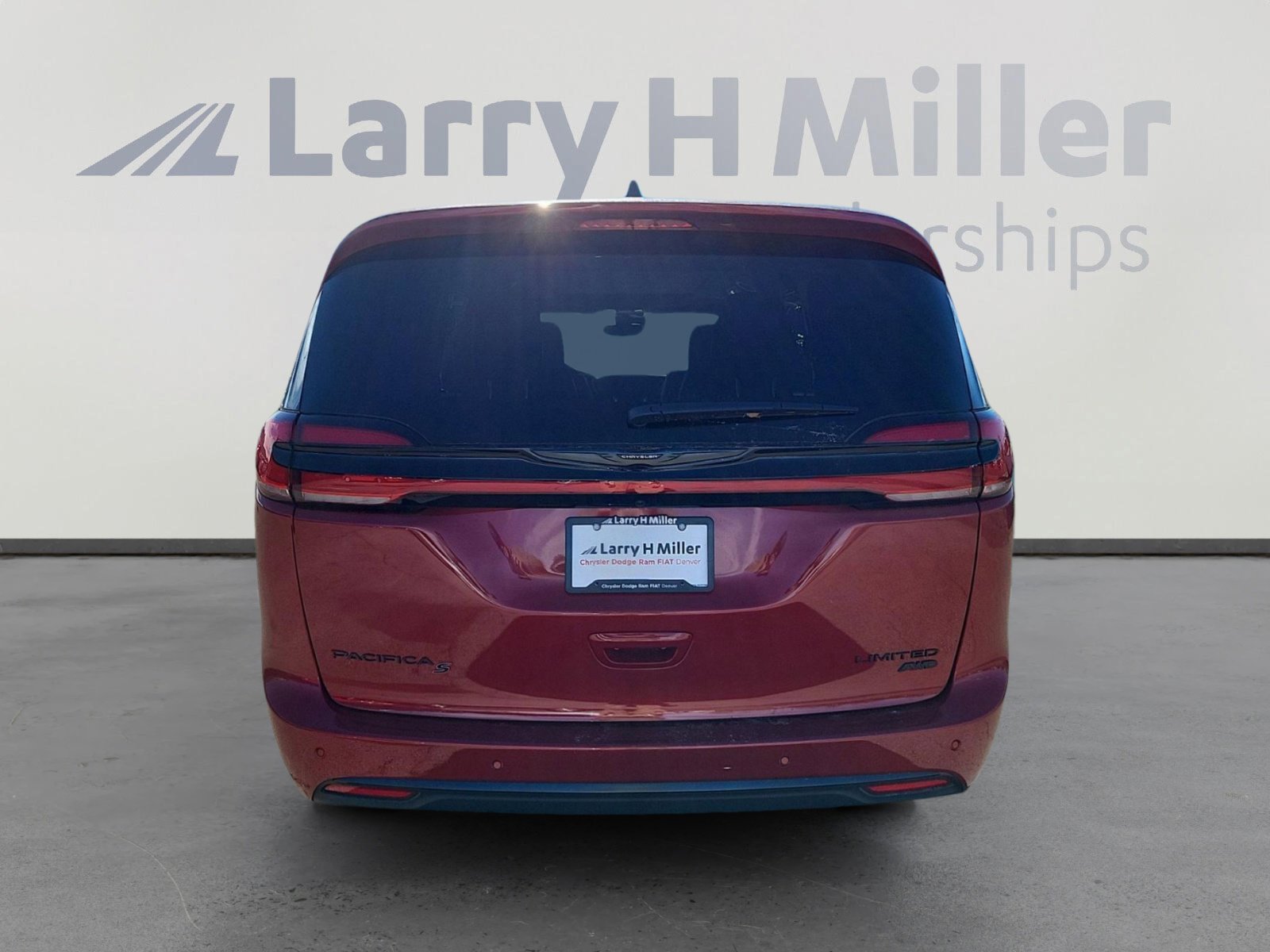 New 2025 Chrysler Pacifica Limited w/ Uconnect Theater Family Group image 3