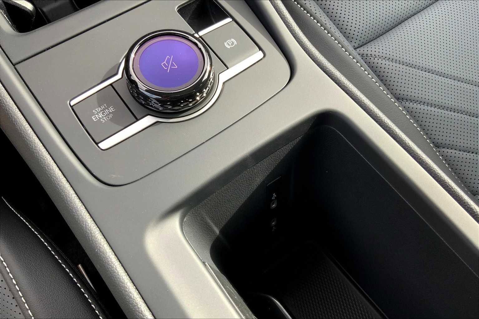 New 2025 Volkswagen Tiguan SE AWD/4WD image 18