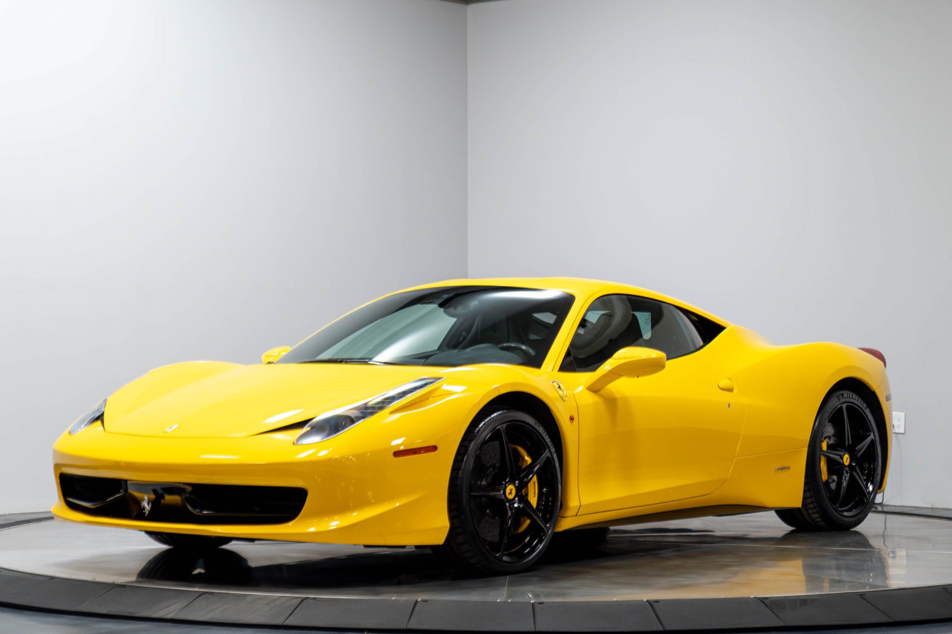 Used 2010 Ferrari 458 Italia Coupe RWD image 2