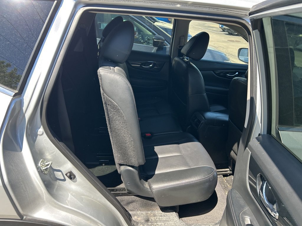 Used 2019 Nissan Rogue SL w/ Premium Package AWD/4WD image 12