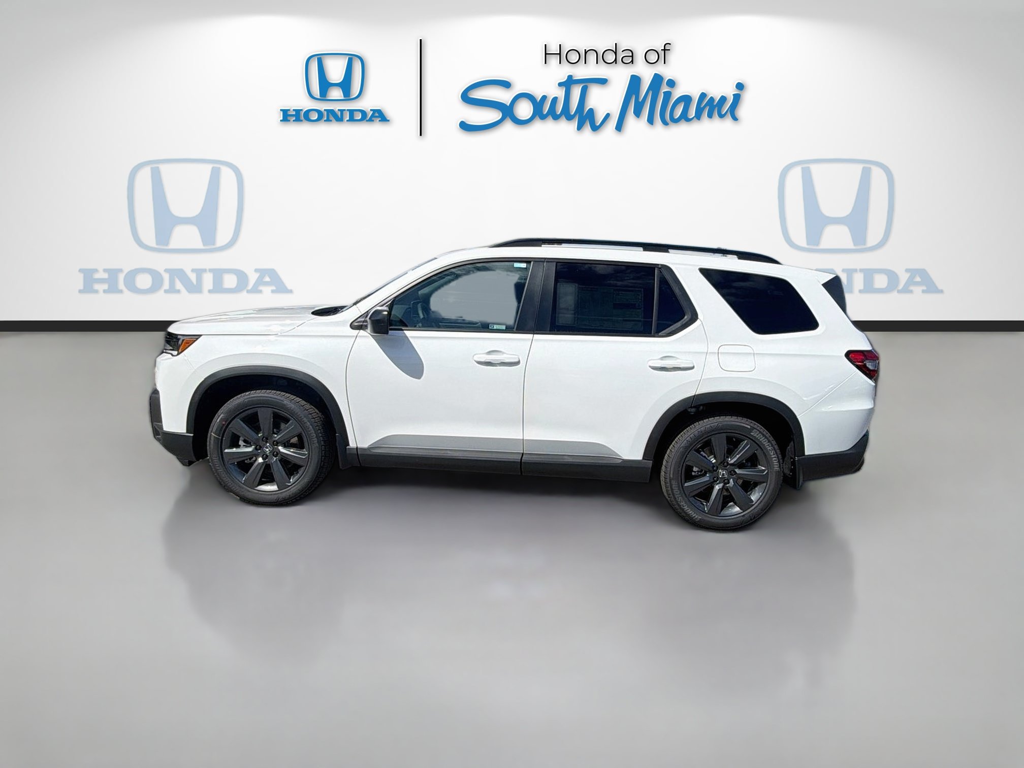 New 2026 Honda Pilot Sport image 4