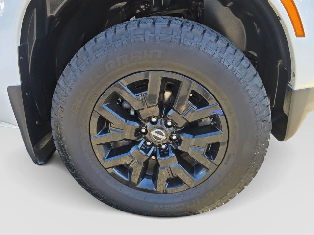Used 2022 Nissan Frontier SV AWD/4WD image 10