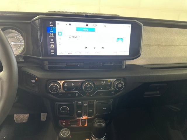 Used 2024 Jeep Wrangler Unlimited image 20