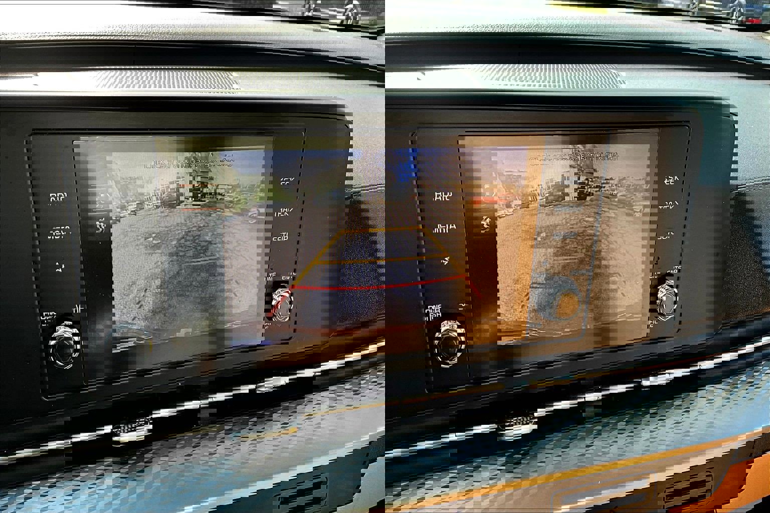 Used 2023 Kia Carnival LX image 22