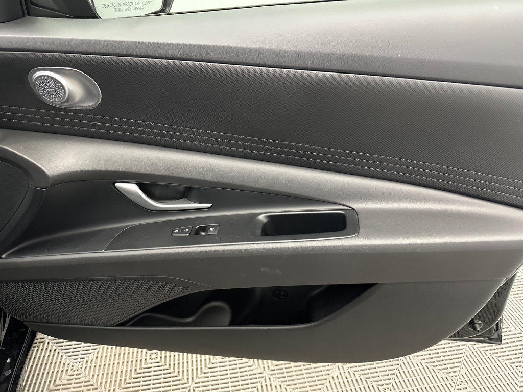 Used 2024 Hyundai Elantra SEL FWD image 14