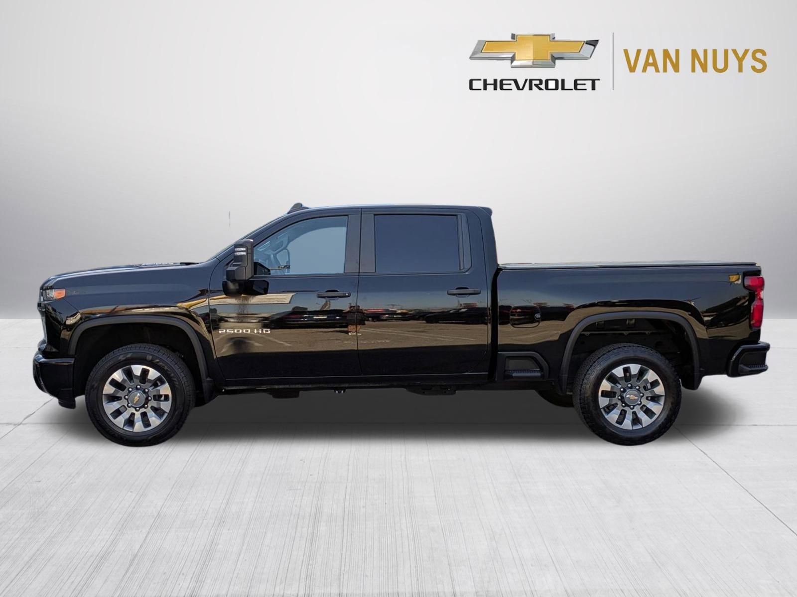 Used 2024 Chevrolet Silverado 2500 Custom RWD image 8