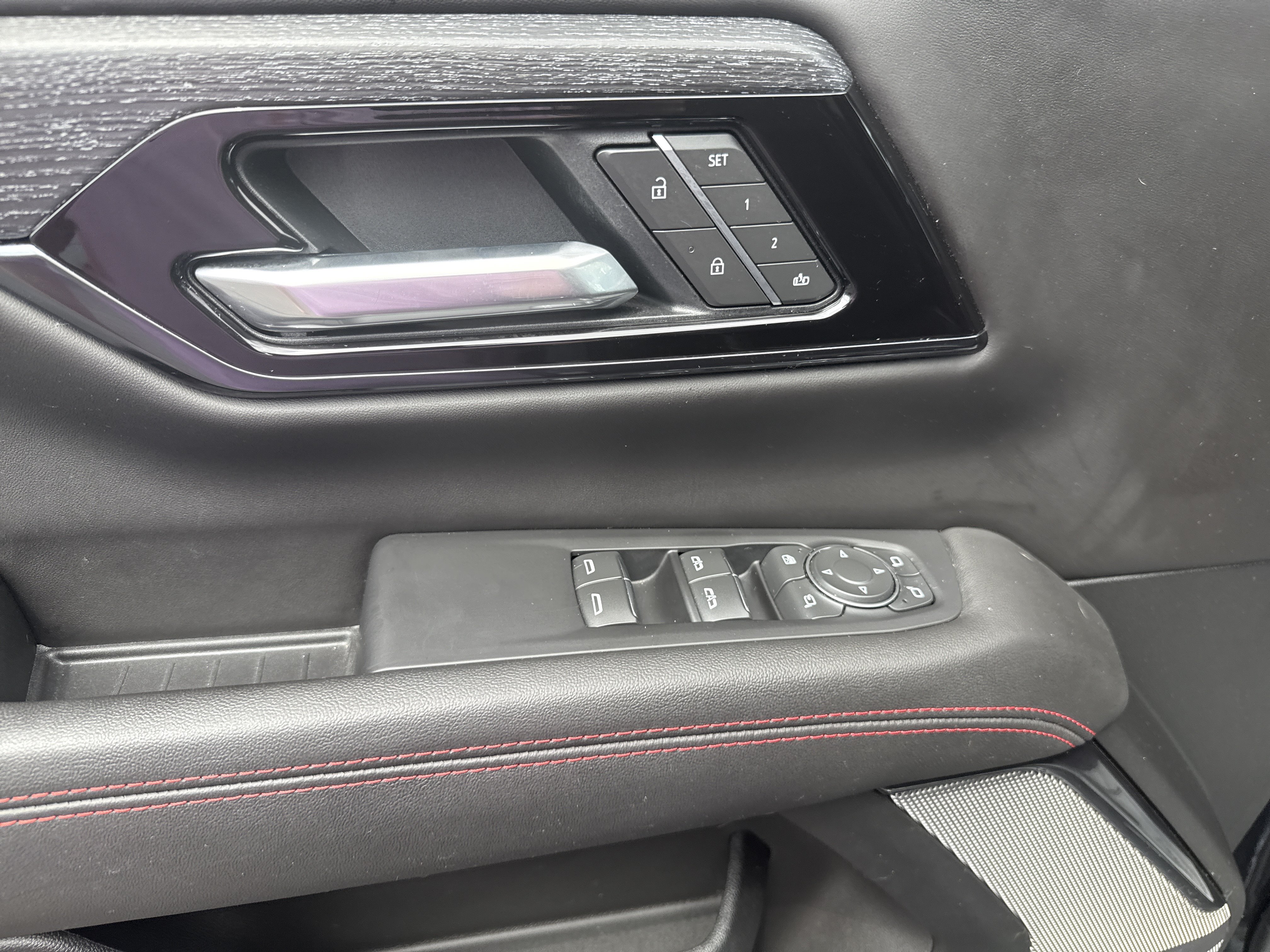 Used 2025 GMC Yukon XL AT4 Ultimate w/ LPO, Floor Liner Package AWD/4WD image 17