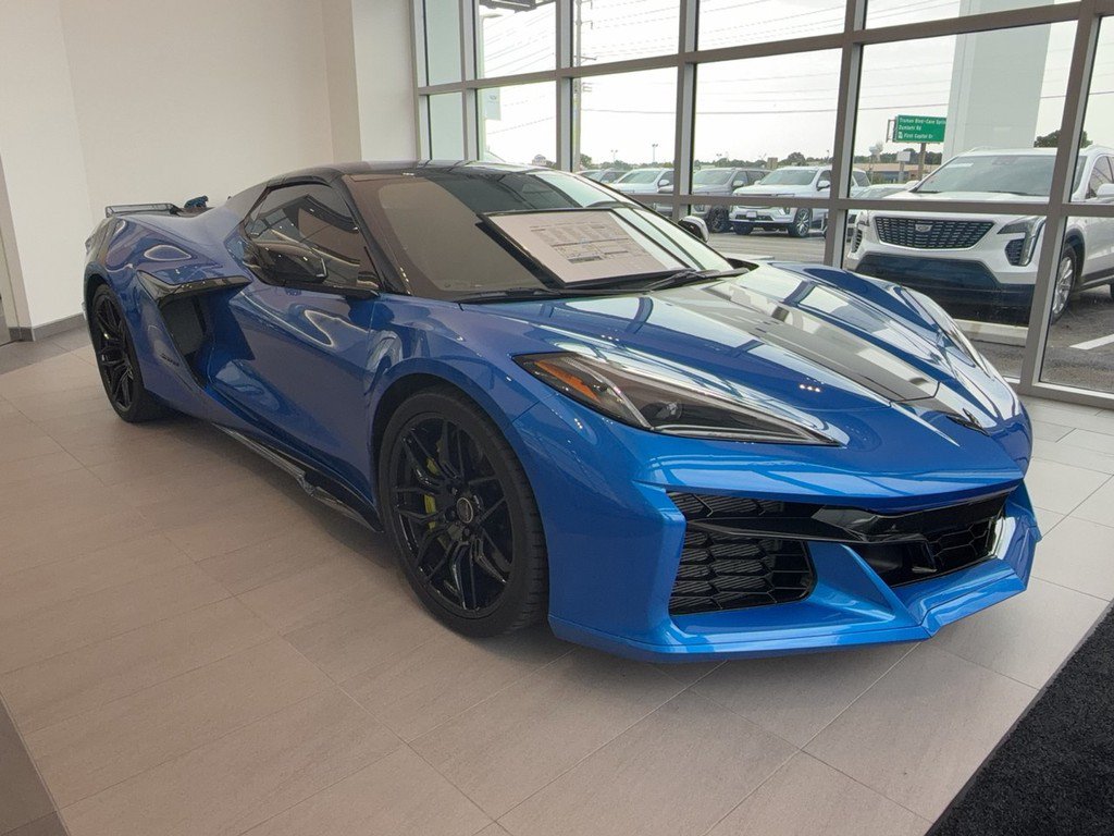 Used 2024 Chevrolet Corvette Z06 RWD image 3