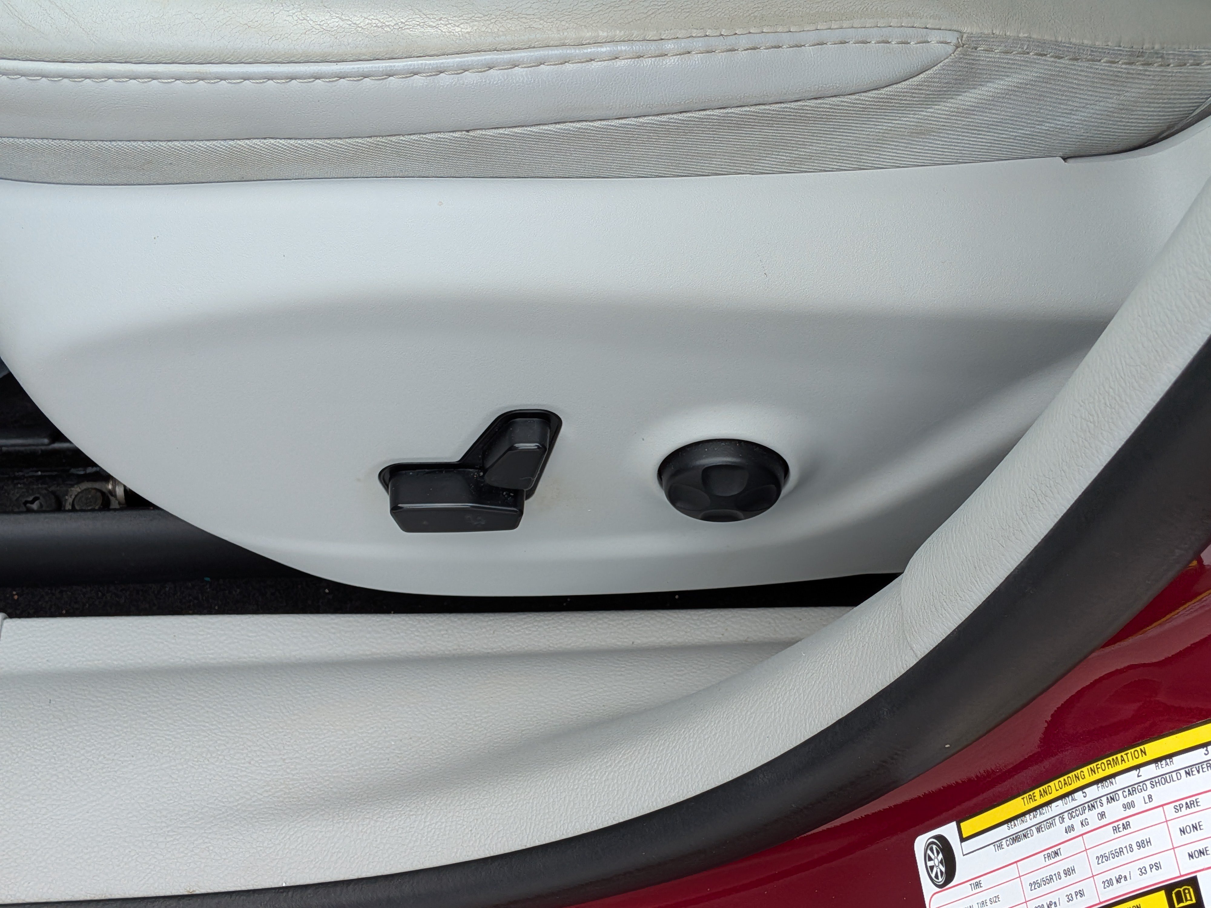 Used 2019 Jeep Cherokee Limited FWD image 22