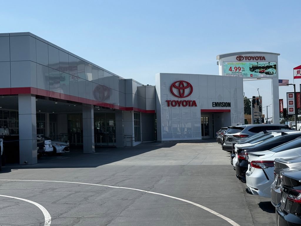 Used 2015 Toyota RAV4 LE image 6