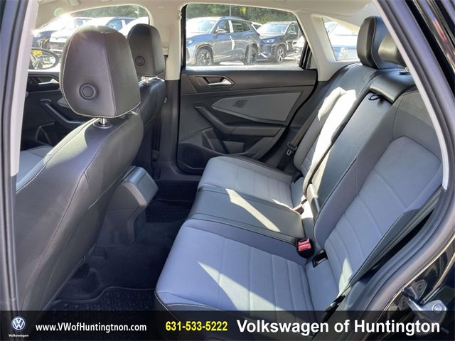 Certified 2025 Volkswagen Jetta SE w/ Sunroof Package image 9