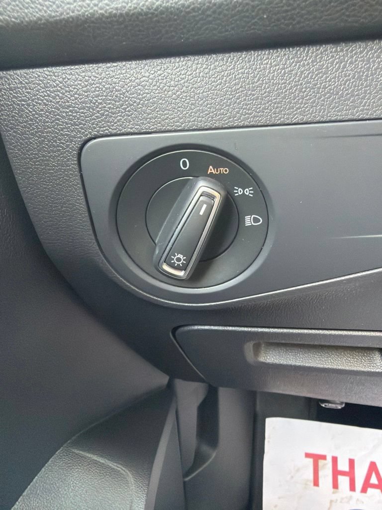 Used 2021 Volkswagen Tiguan SE w/ Panoramic Sunroof Package FWD image 13