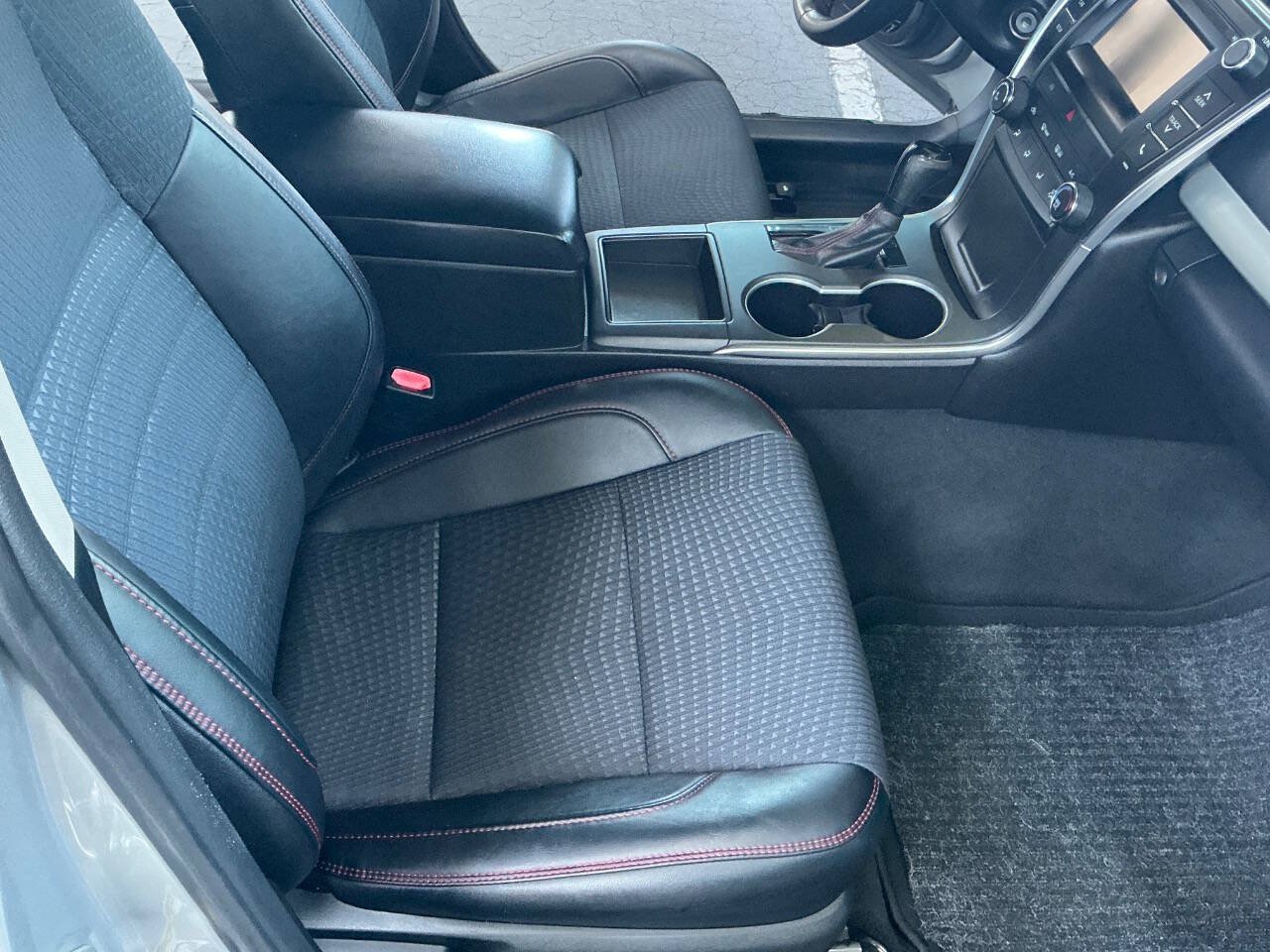 Used 2015 Toyota Camry SE FWD image 12