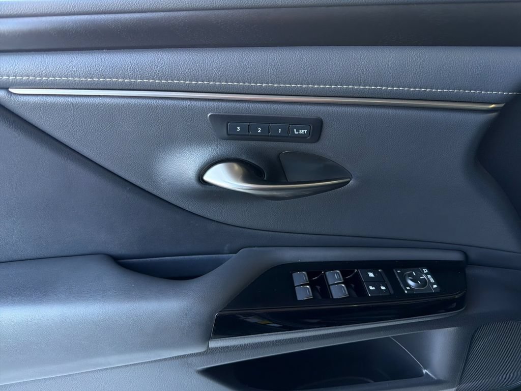 Used 2022 Lexus ES 350 w/ Premium Package FWD image 11