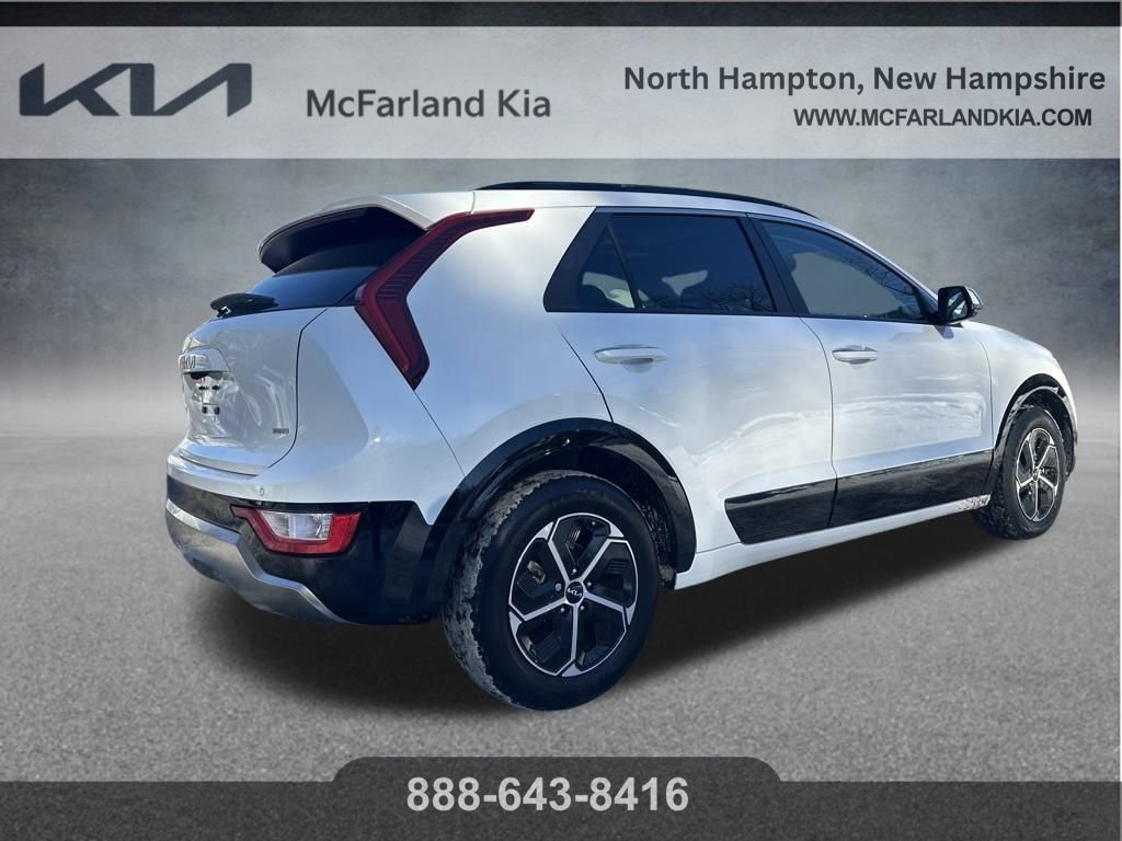 Used 2024 Kia Niro SX image 8