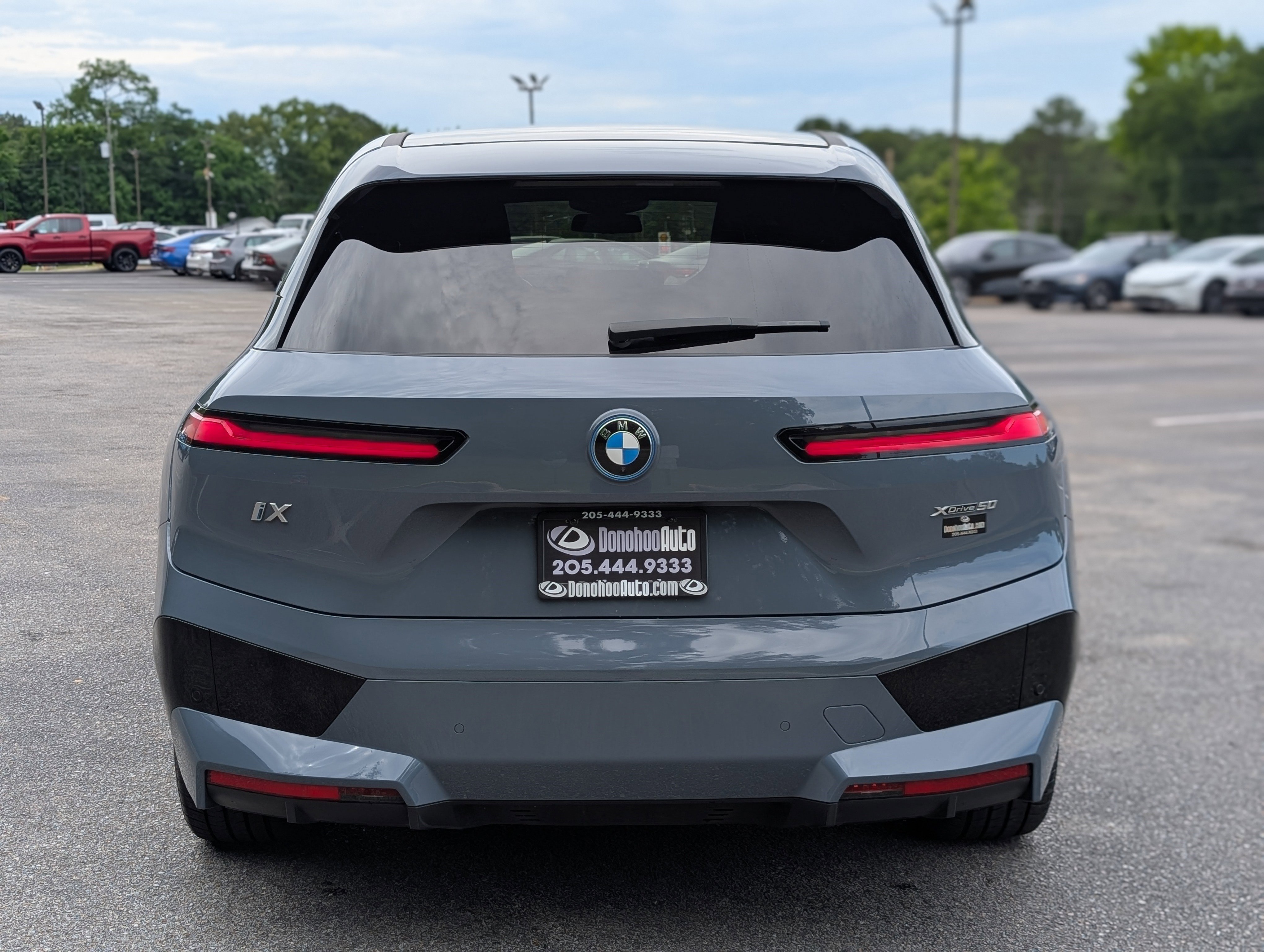Used 2023 BMW iX xDrive50 w/ Premium Package AWD/4WD image 8