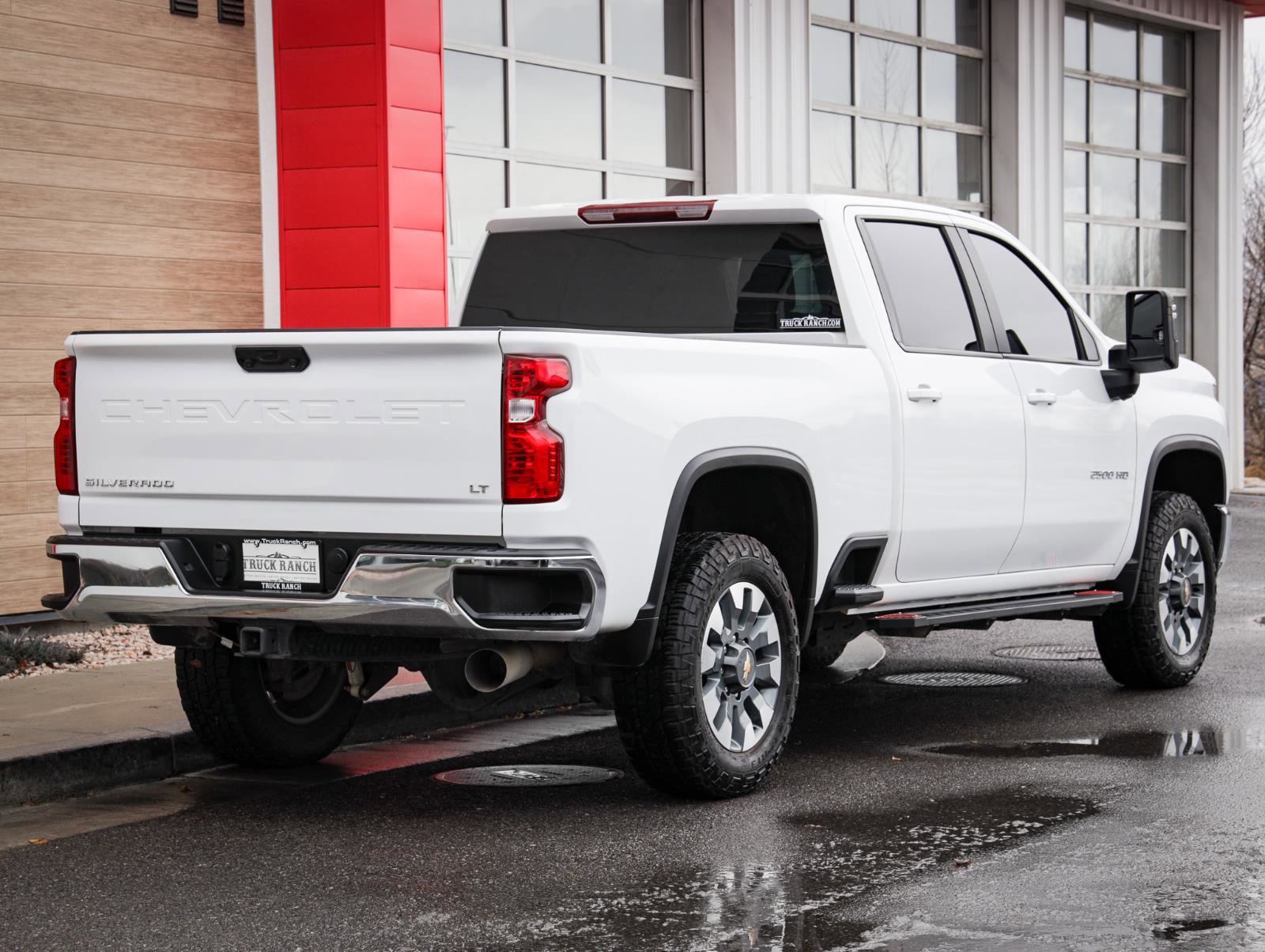 Used 2023 Chevrolet Silverado 2500 LT image 3