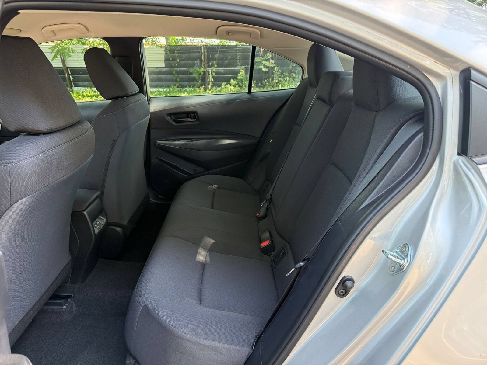 Used 2025 Toyota Corolla LE FWD image 37