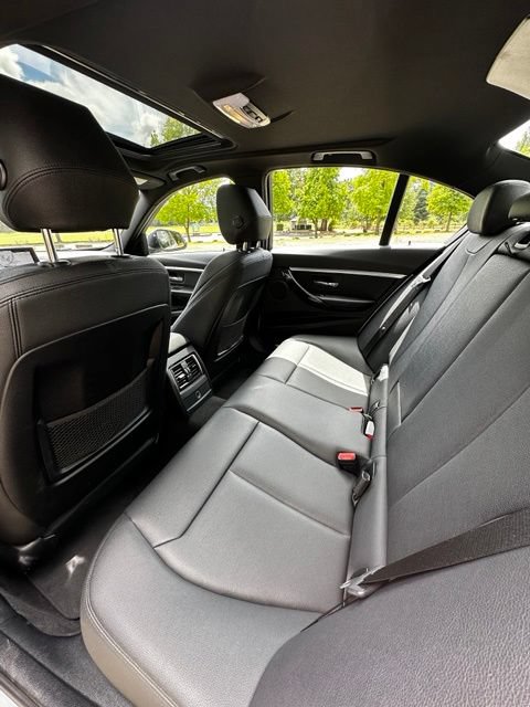 Used 2018 BMW 328d Sedan w/ Premium Package RWD image 16