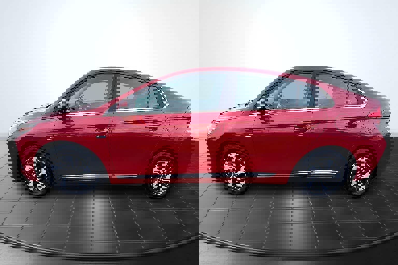 Used 2019 Hyundai Ioniq SEL image 3