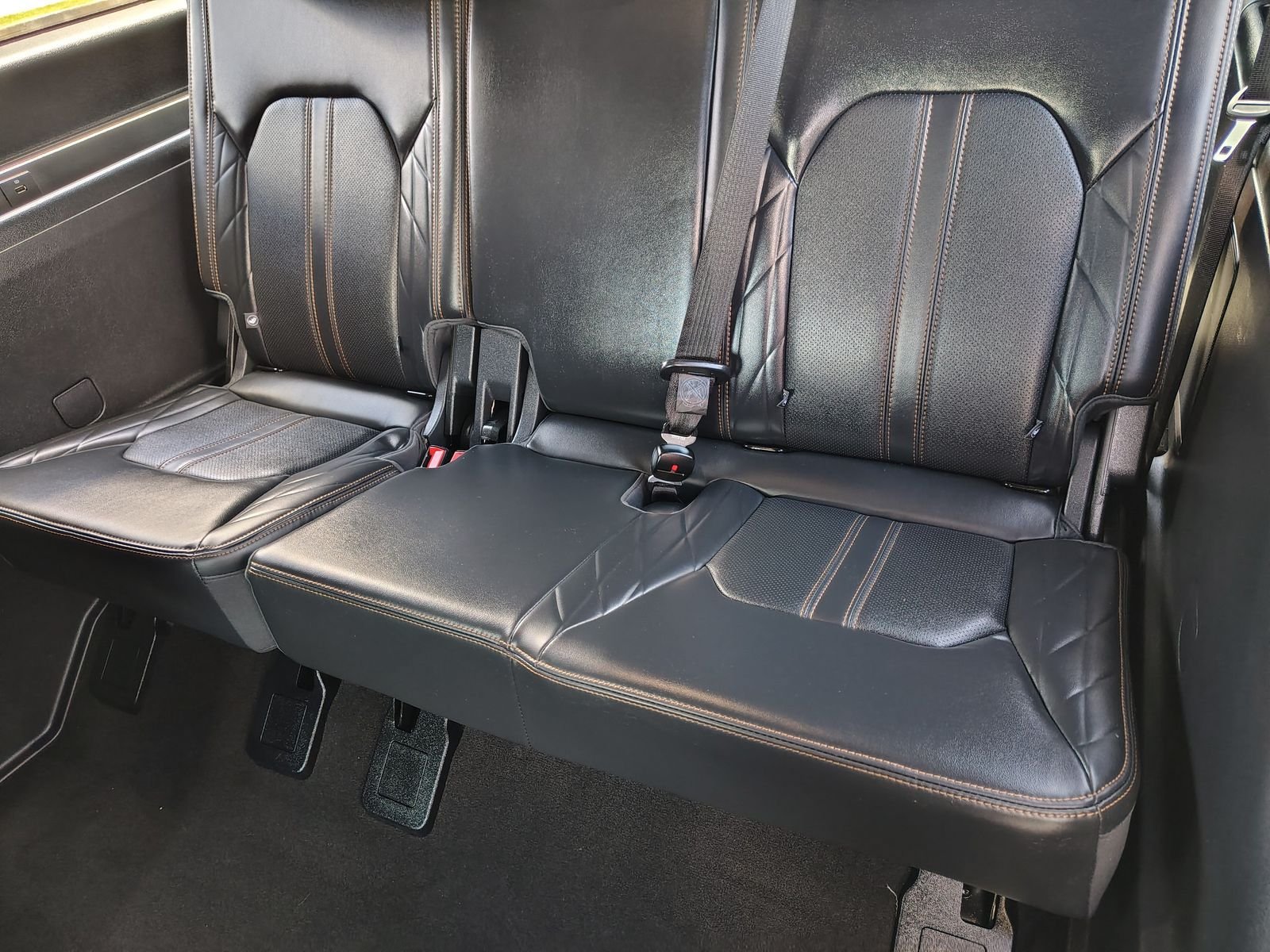 Used 2024 Ford Expedition Max Platinum RWD image 32