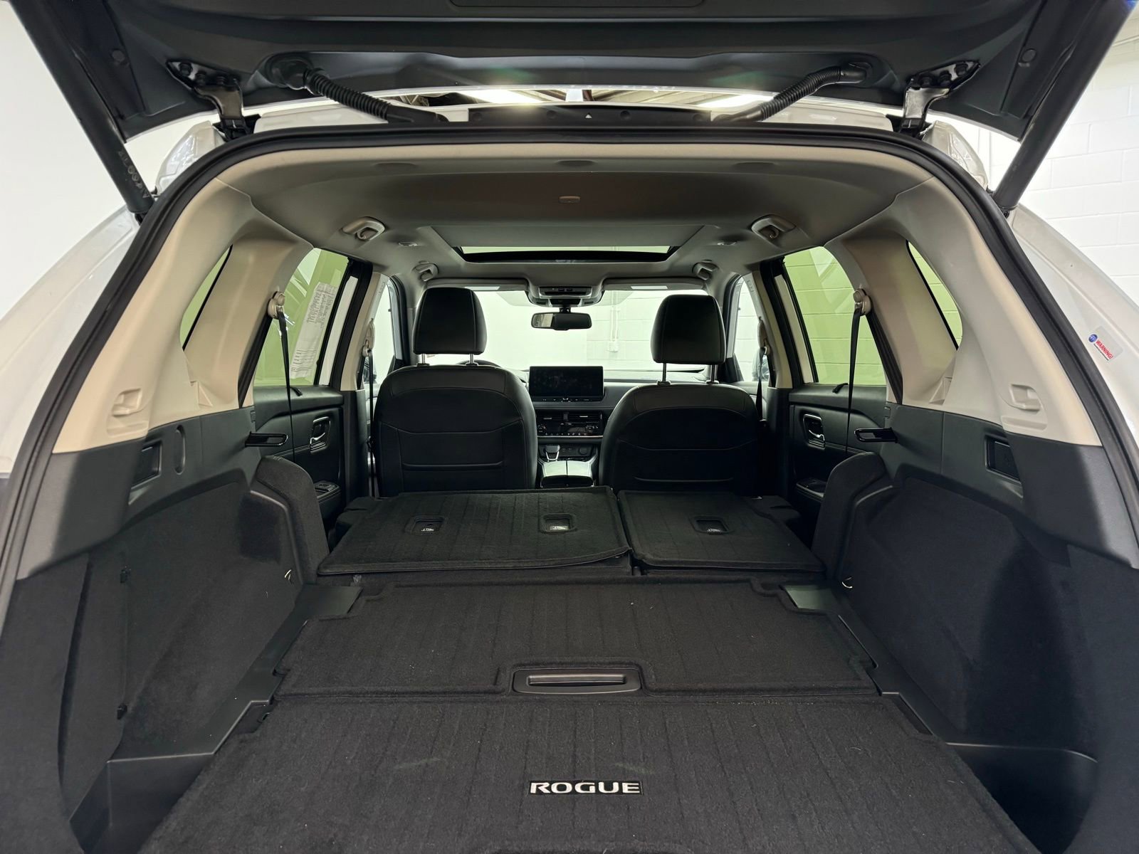 Used 2024 Nissan Rogue Platinum w/ Platinum Premium Package image 34