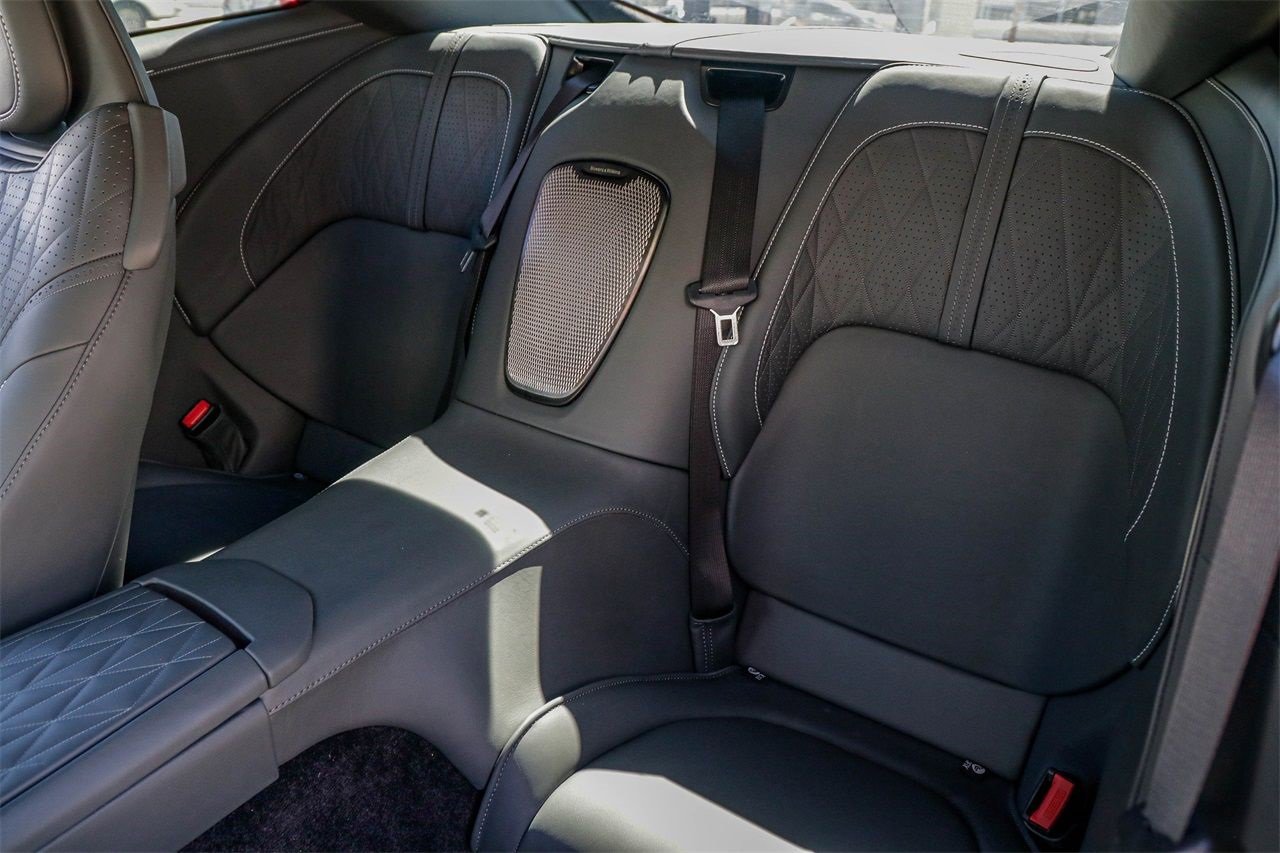 Used 2024 Aston Martin DB12 image 33