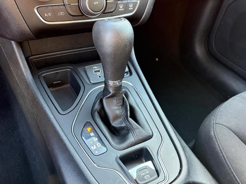 Used 2020 Jeep Cherokee Latitude w/ Cold Weather Group image 22