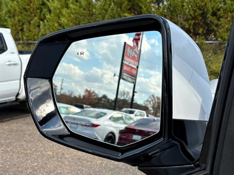 Used 2024 Chevrolet Suburban Z71 w/ Luxury Package image 14