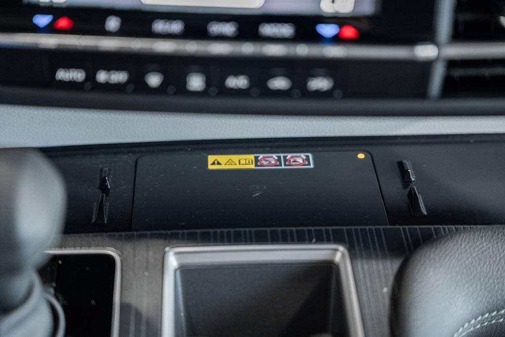 Used 2025 Toyota Sienna LE FWD image 23