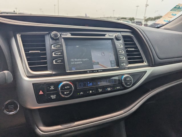 Used 2017 Toyota Highlander XLE FWD image 11