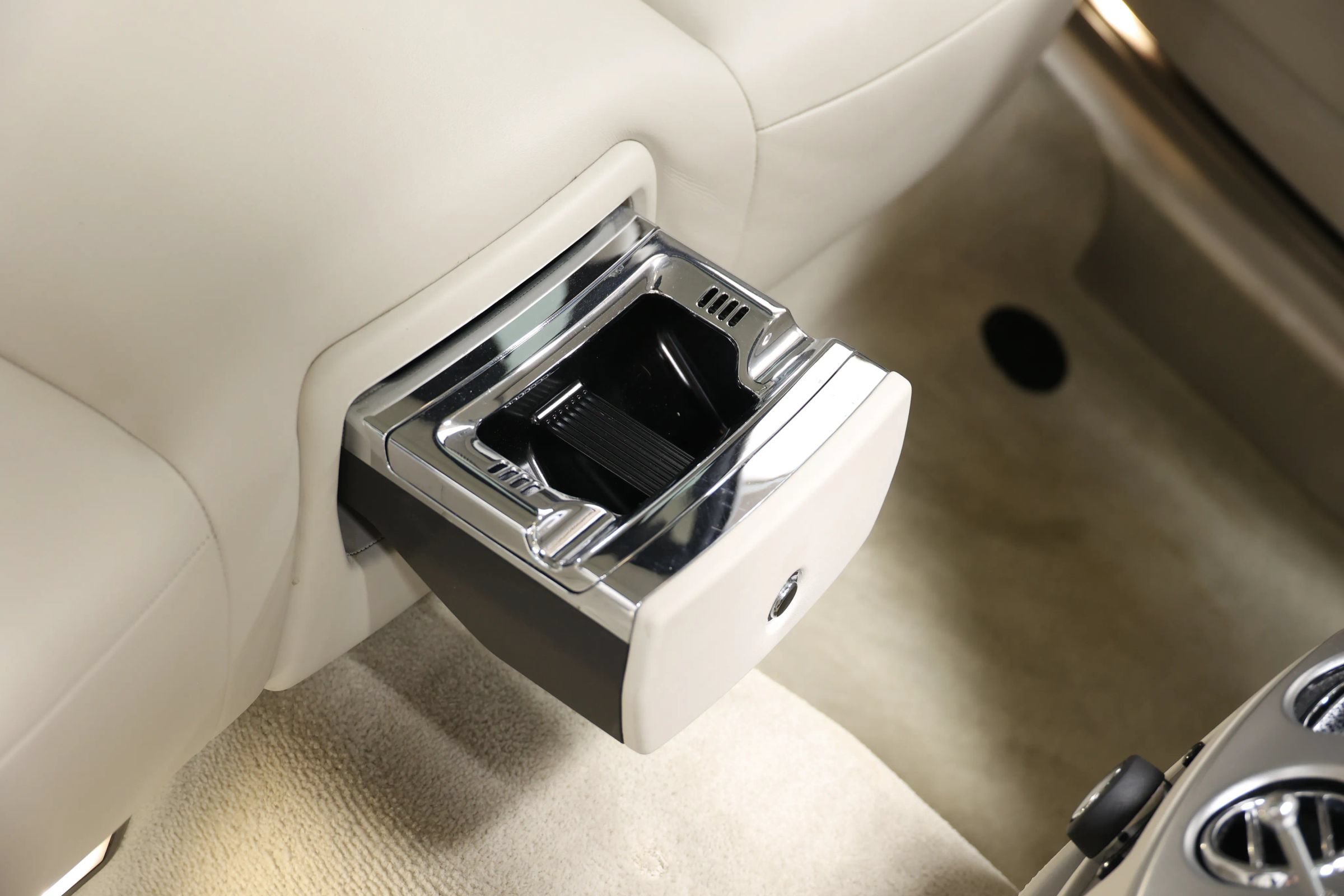 Used 2017 Rolls-Royce Ghost RWD image 96