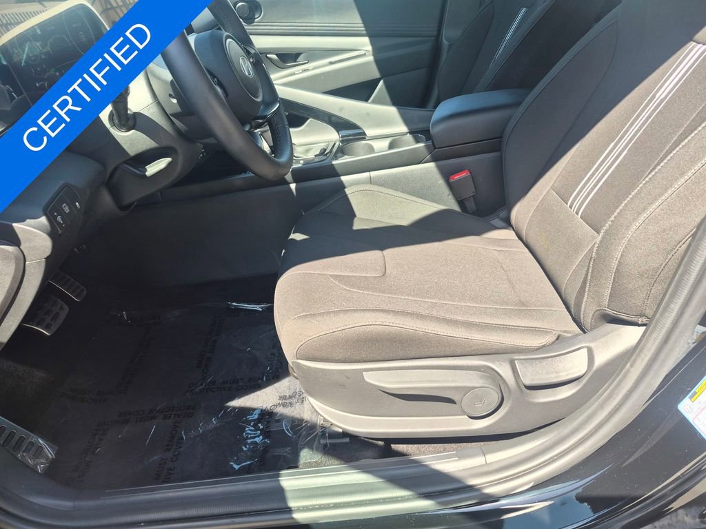 Used 2025 Hyundai Elantra SEL image 10