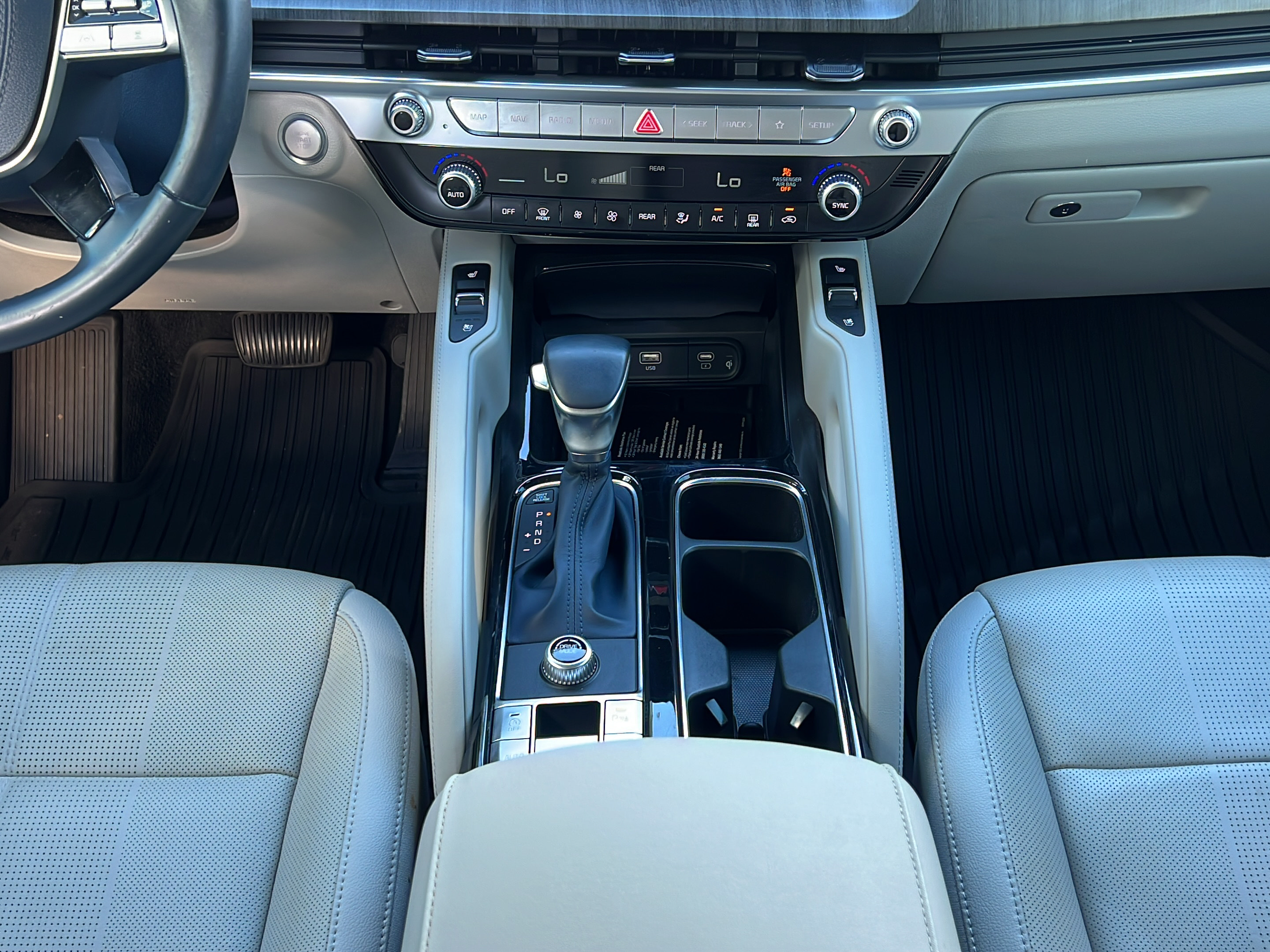 Certified 2023 Kia Telluride EX w/ EX Captain's Chair Package FWD image 15