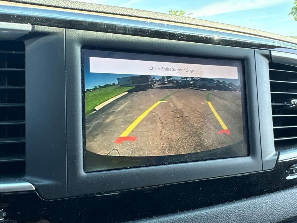 Used 2022 Chrysler Voyager LX FWD image 25
