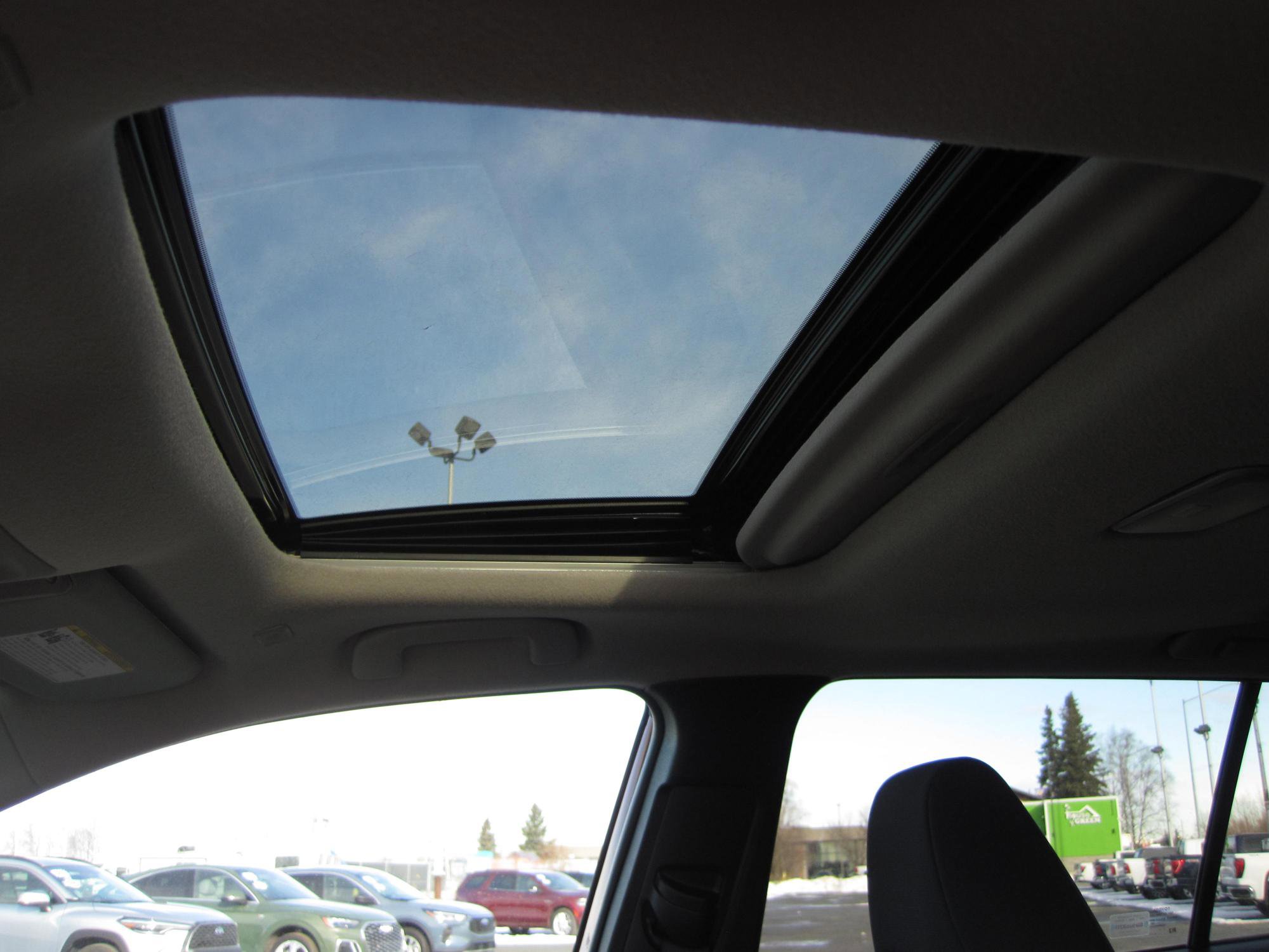 Used 2023 Toyota Corolla Cross LE w/ Moonroof Package image 12