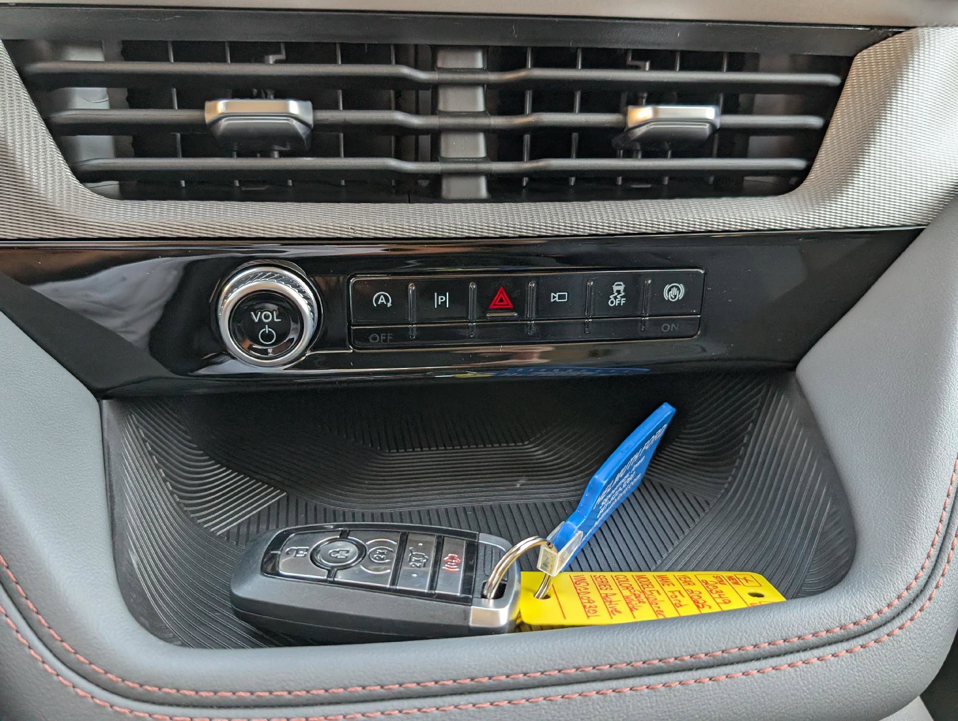 New 2025 Ford Explorer Active image 21