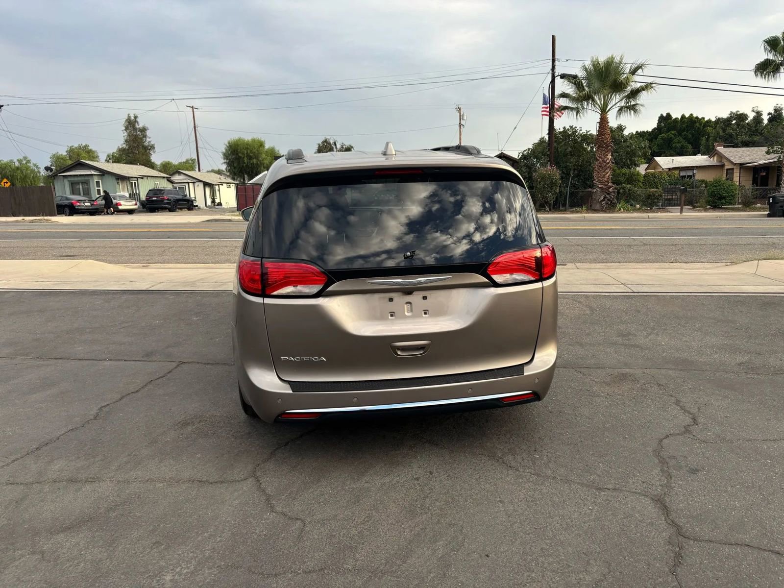 Used 2017 Chrysler Pacifica Touring-L image 7