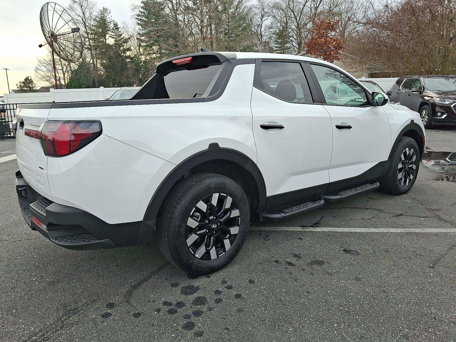 Used 2025 Hyundai Santa Cruz SE image 4