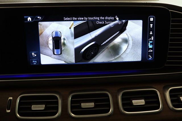 Used 2024 Mercedes-Benz GLS 580 4MATIC image 9