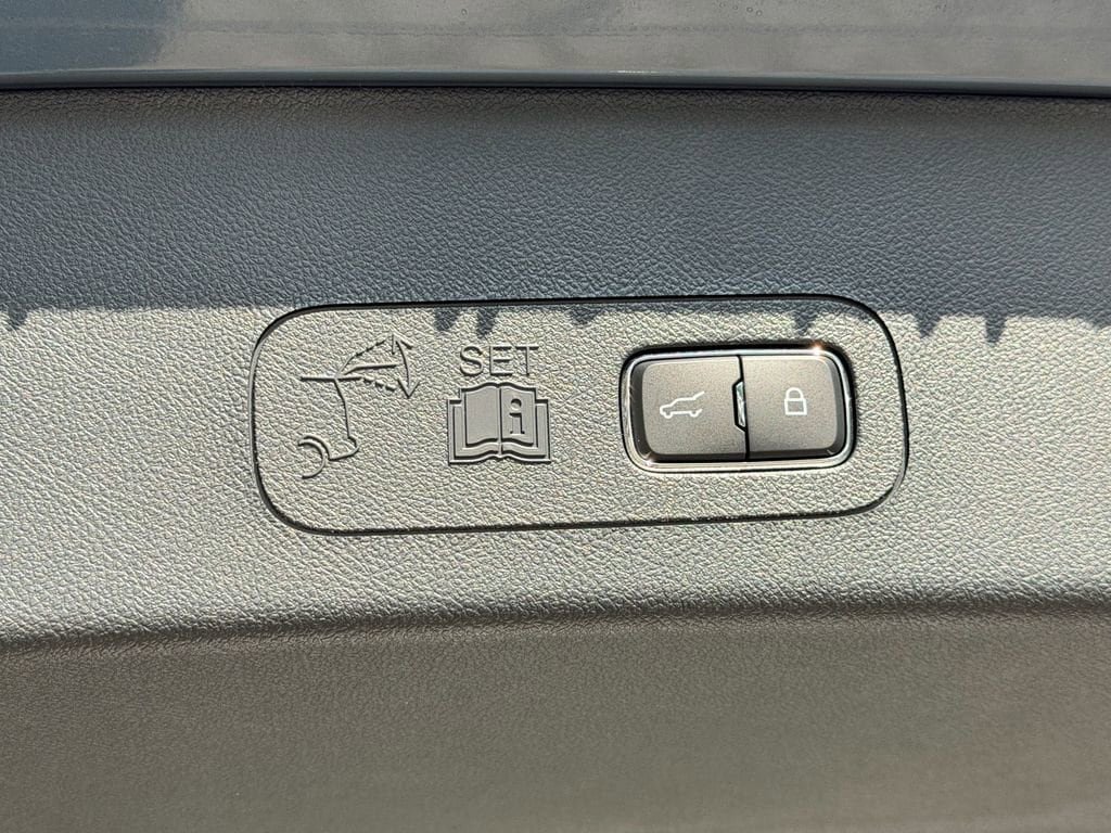 New 2026 Lincoln Aviator AWD w/ Jet Appearance Package image 13