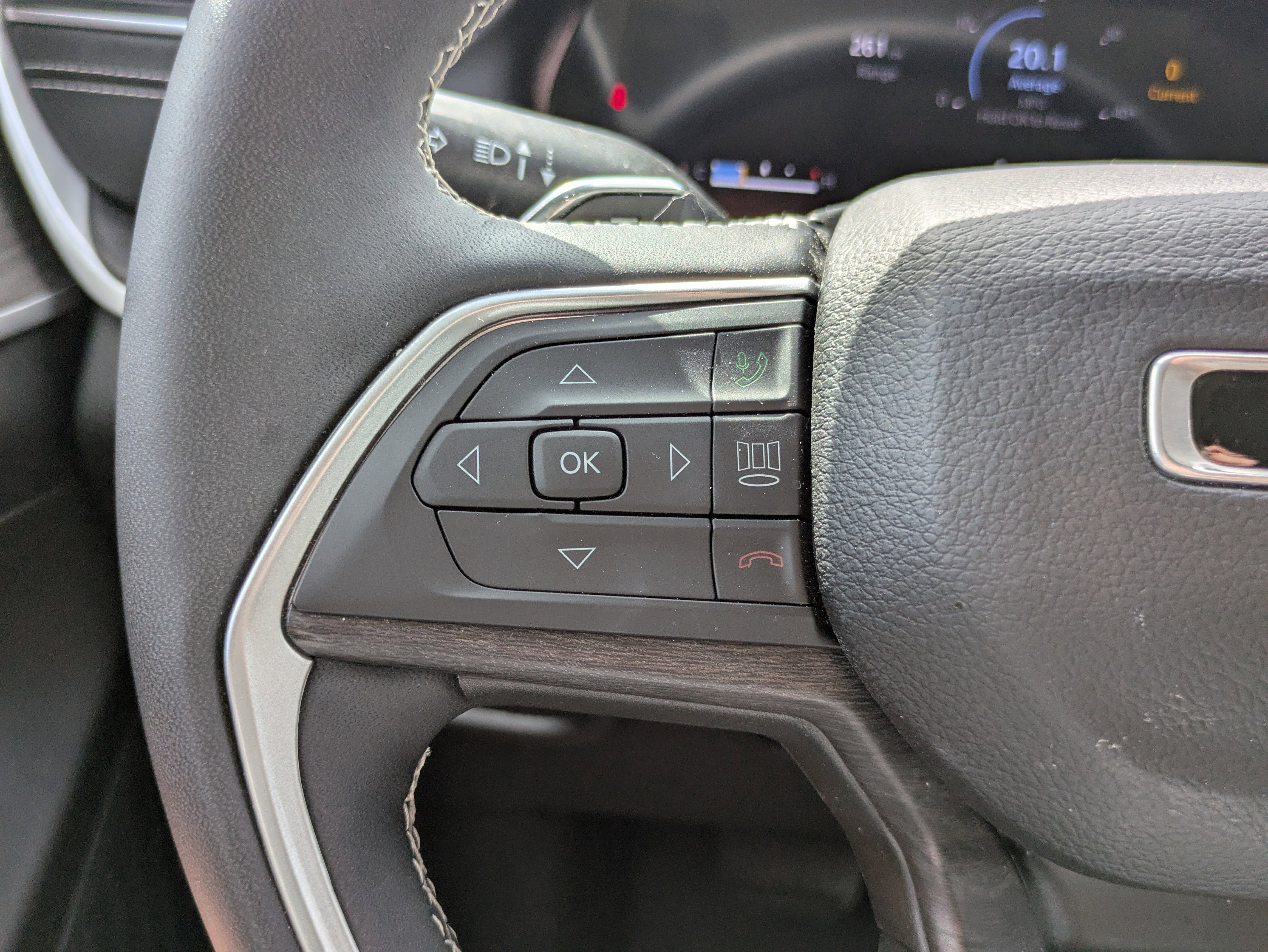 Used 2023 Jeep Grand Cherokee Limited image 17