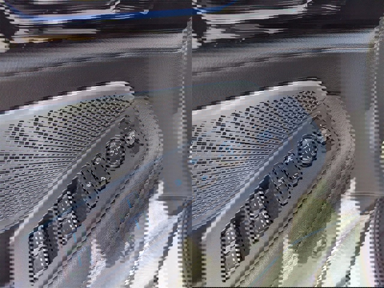 Certified 2025 Acura MDX FWD image 32